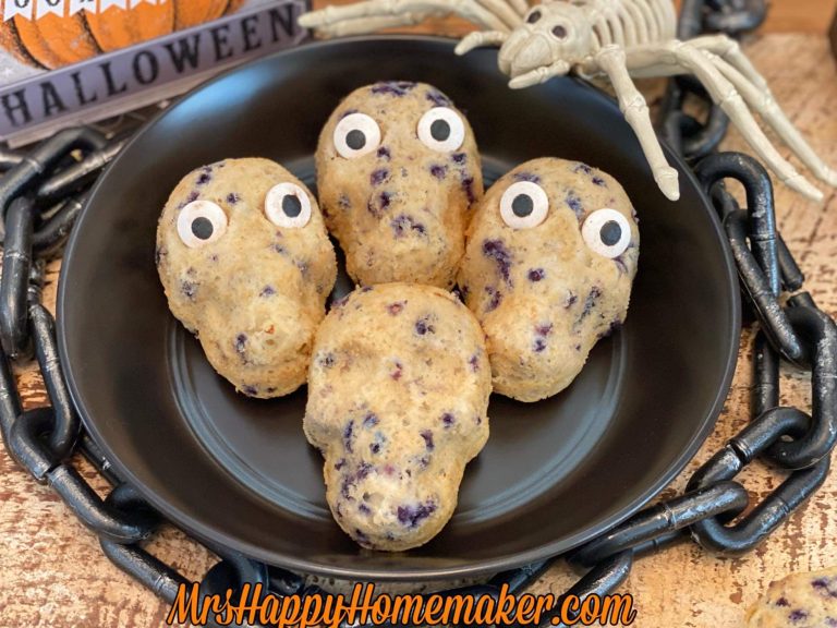 Skull muffins with eyeballs