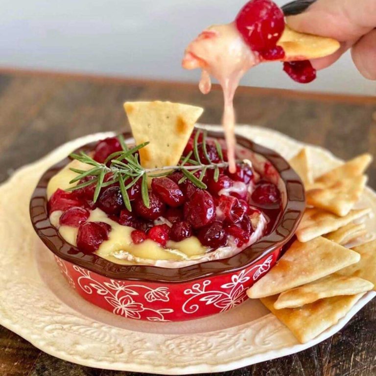baked brie with cranberry sauce