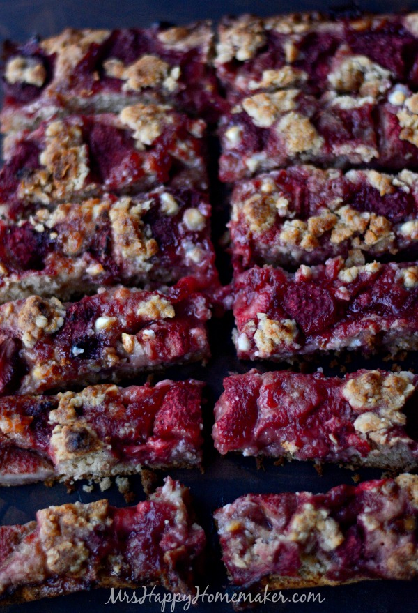 Strawberry Cobbler Granola Bars