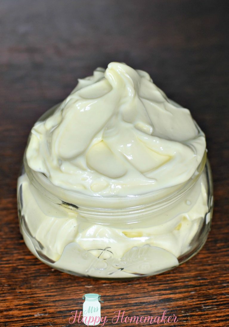 Homemade Shaving Cream - Only 4 Ingredients! | MrsHappyHomemaker.com @mrshappyhomemaker